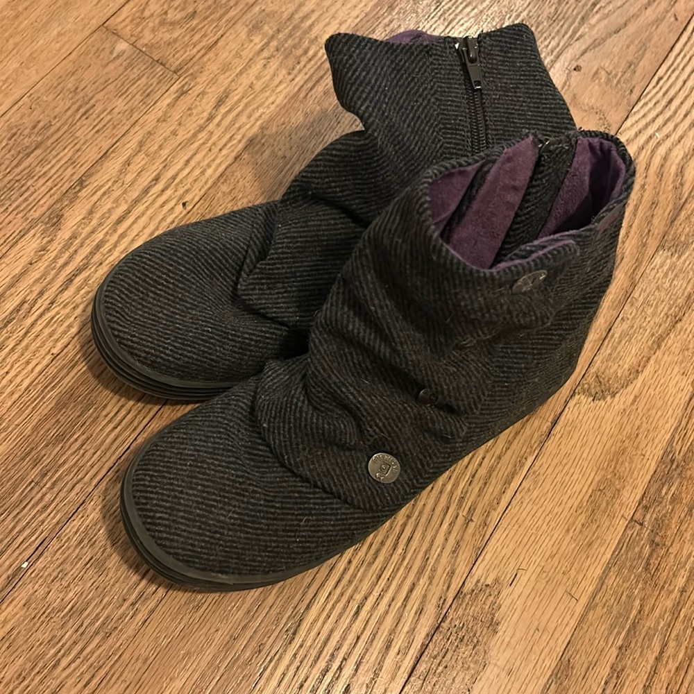 Charcoal slouch booties from Blowfish. Size 8